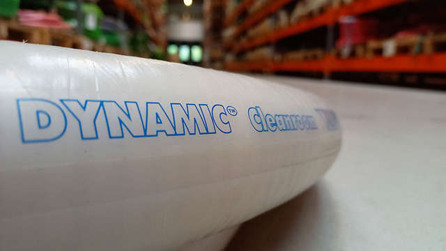 Dynamic Cleanroom hose on floor
